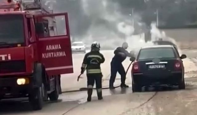 Seyir halindeki otomobil alevlere teslim oldu