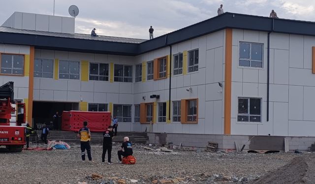 Gaziantep’te ücretlerini alamayan 4 işçi çatıya çıktı