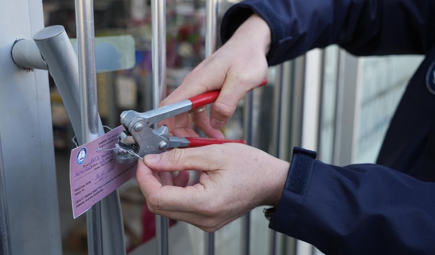 Gaziantep'te Şahinbey Belediyesi Migros marketin kapısına mühür vurdu