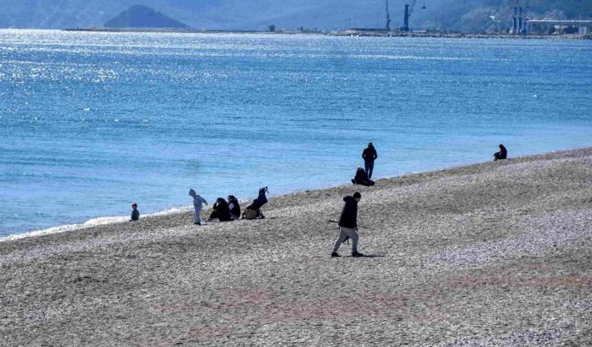 Türkiye Soğuk Hava ile Mücadele Ederken Antalya’da Güneş Açtı