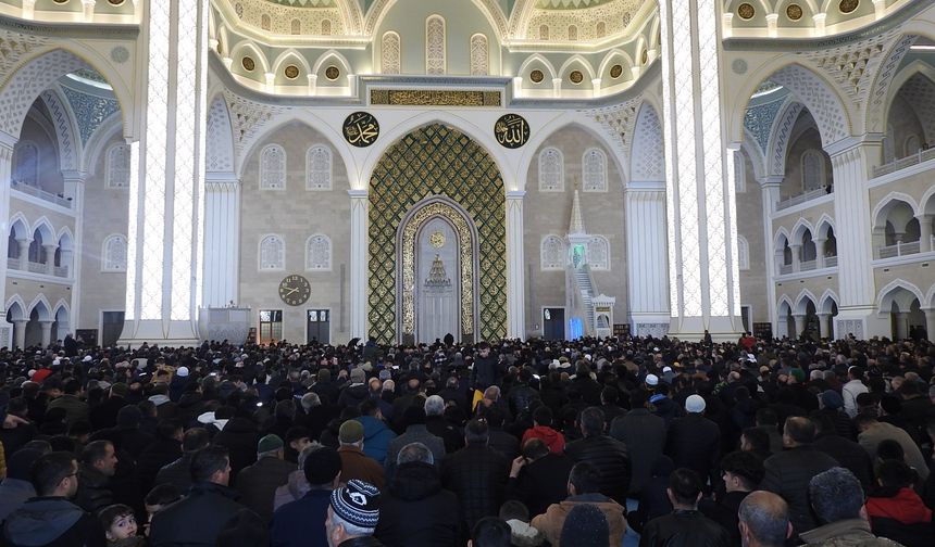 Kandil ne zaman? 2025 ylının son kandili Regaip Kandili hangi tarihte idrak edilecek?