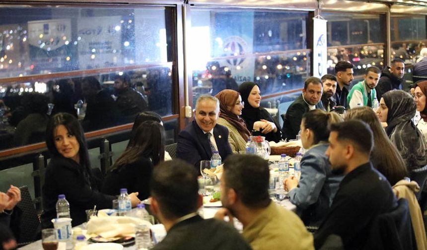 GAÜN Rektörü öğrencilerle iftarda buluştu