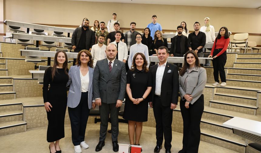 İş dünyası ‘Business Summit 25’te HKÜ öğrencileriyle buluştu
