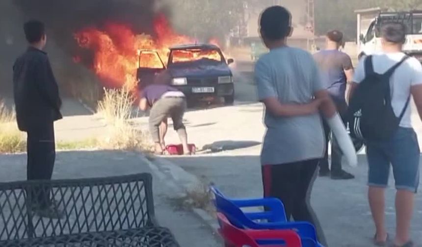 Gaziantep'te seyir halindeki otomobil yandı