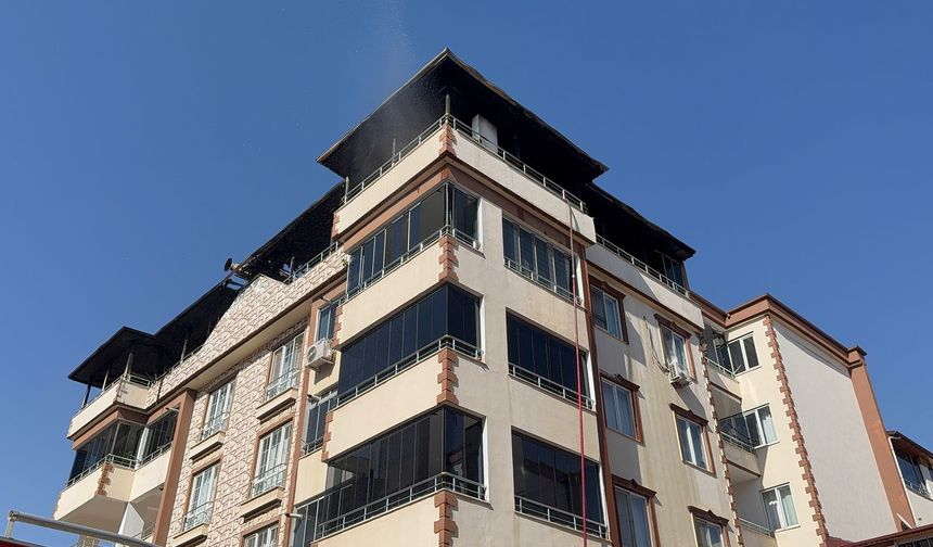 4 katlı binanın terasında yangın paniği