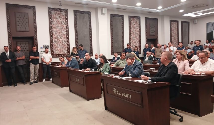 Umut Yılmaz ve Ersin Atar meclis toplantısında tartıştı