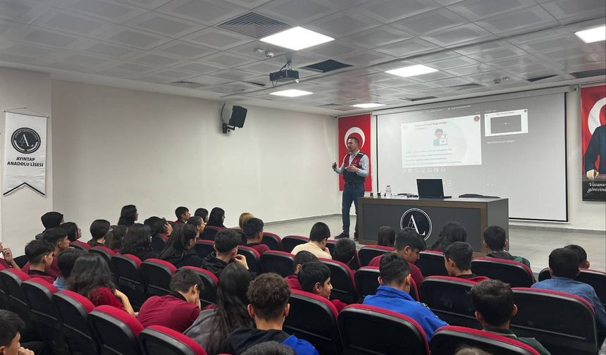 Jandarmadan öğrencilere siber güvenlik eğitimi