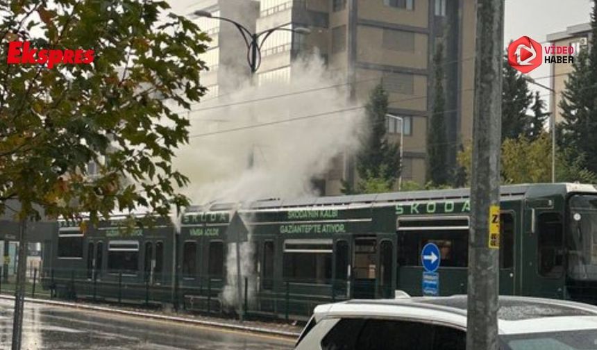 Gaziantep’te korku dolu anlar: Tramvaya yıldırım düştü