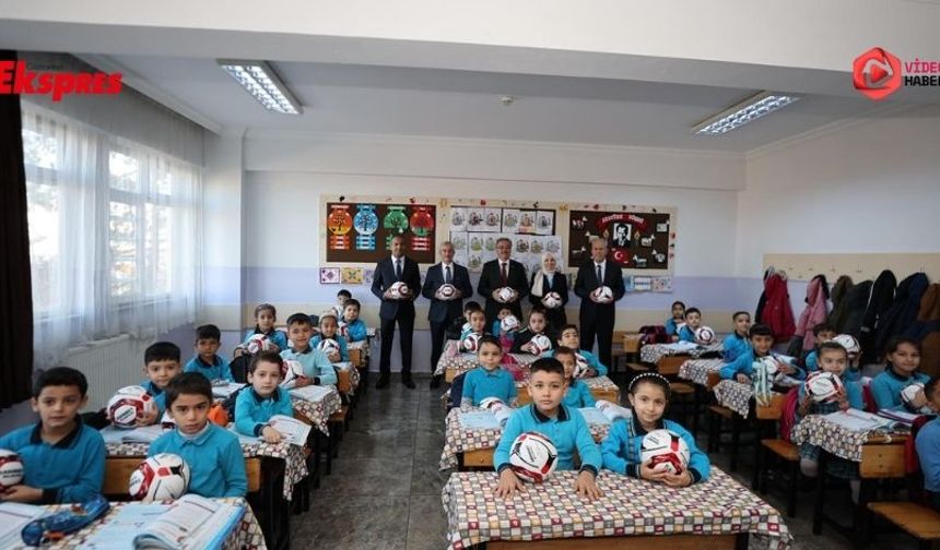 Tahmazoğlu'ndan öğrencilere büyük jest