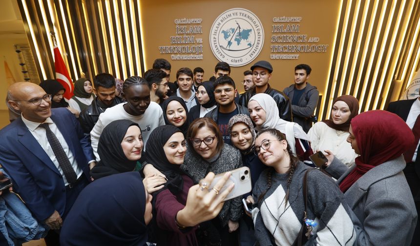 Fatma Şahin gençlerle buluştu