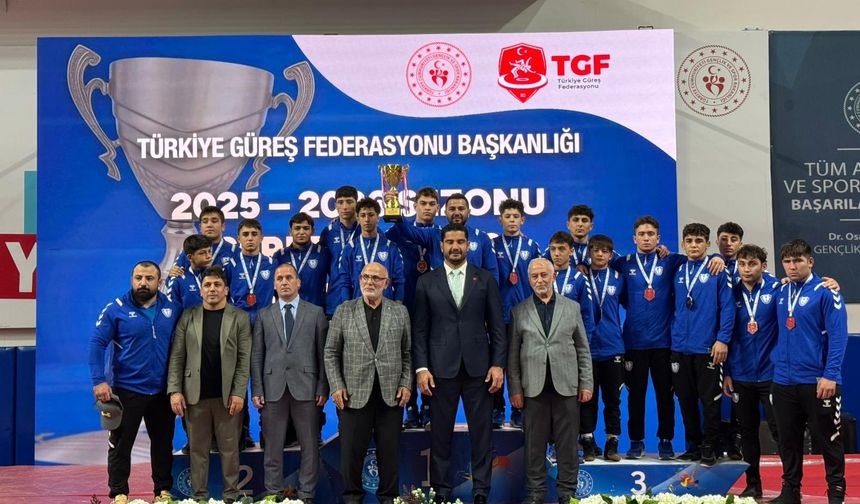 Güreşçilerden büyük başarı