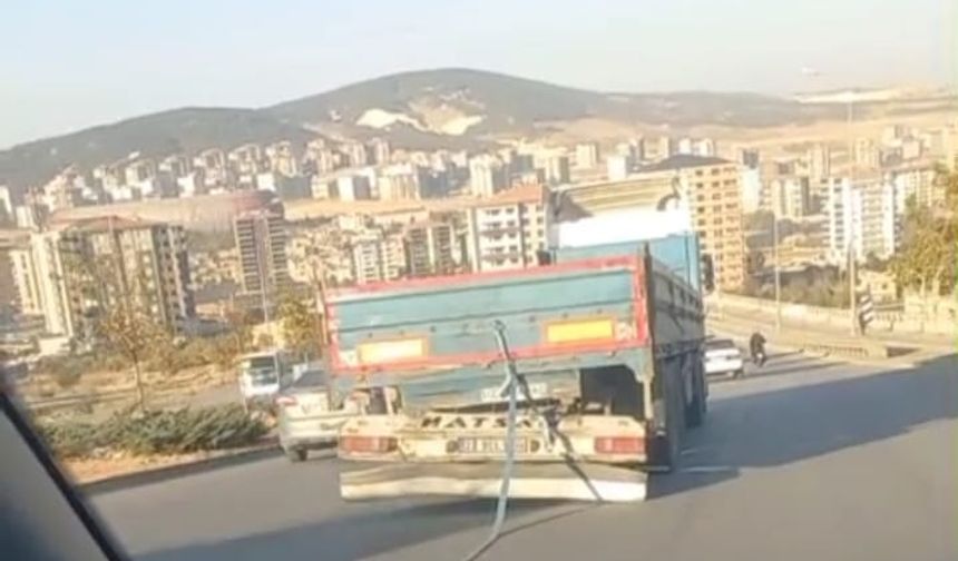 Gaziantep’te seyir hâlindeki kamyon tehlike saçtı
