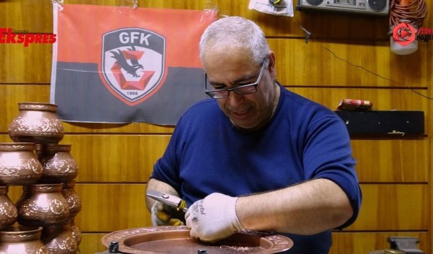 Baba mesleğini 40 yıldır aynı dükkânda yaşatıyor