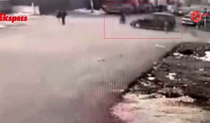 Gaziantep'te ilginç kaza: Hafif ticari araç motosiklete, motosiklet yayaya çarptı