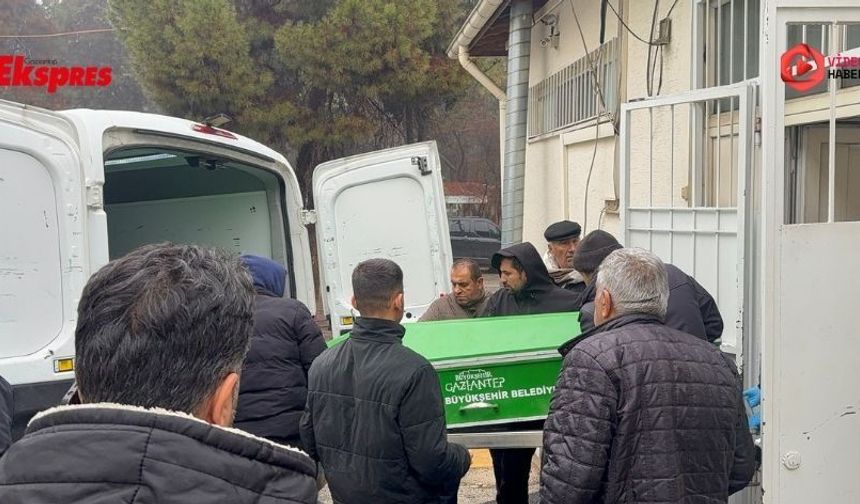 Bıçaklı kavgada ölen gencin cenazesi teslim edildi