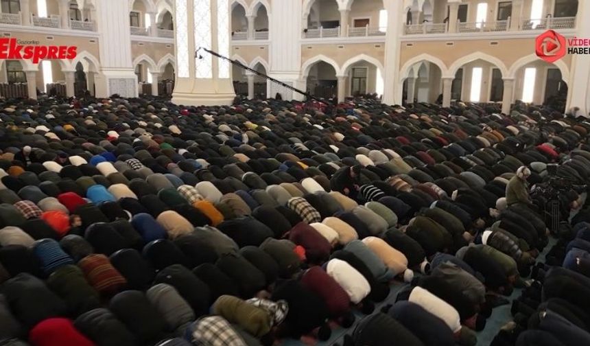 Ramazan’ın ilk teravih namazı kılındı