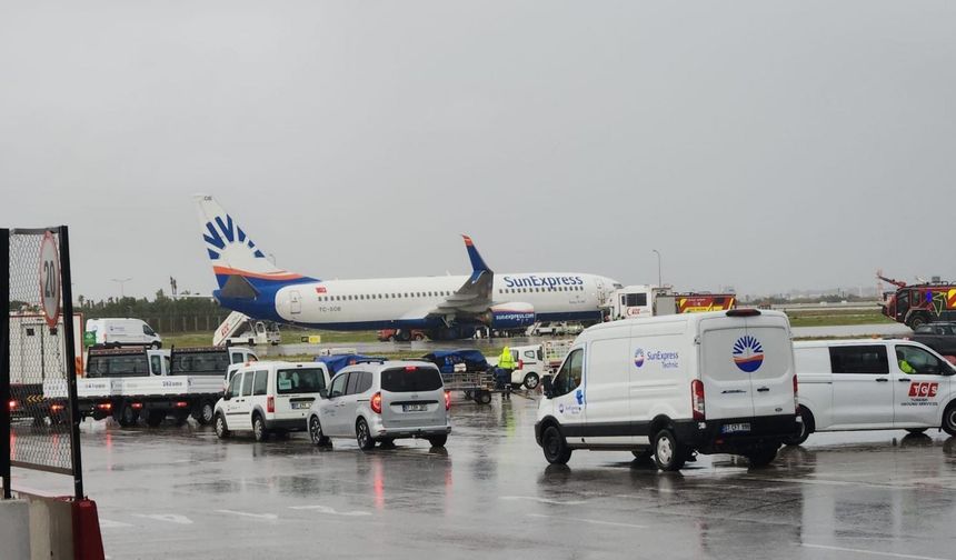 Gaziantep uçağında korku dolu anlar: Yolcular tahliye edildi...