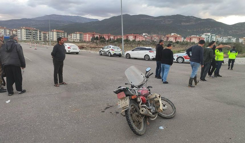 Gaziantep’te feci kaza: Otomobil ile motosiklet çarpıştı