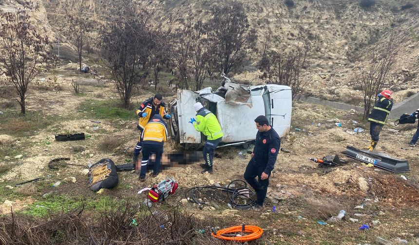 Kontrolden çıkan araç şarampole uçtu