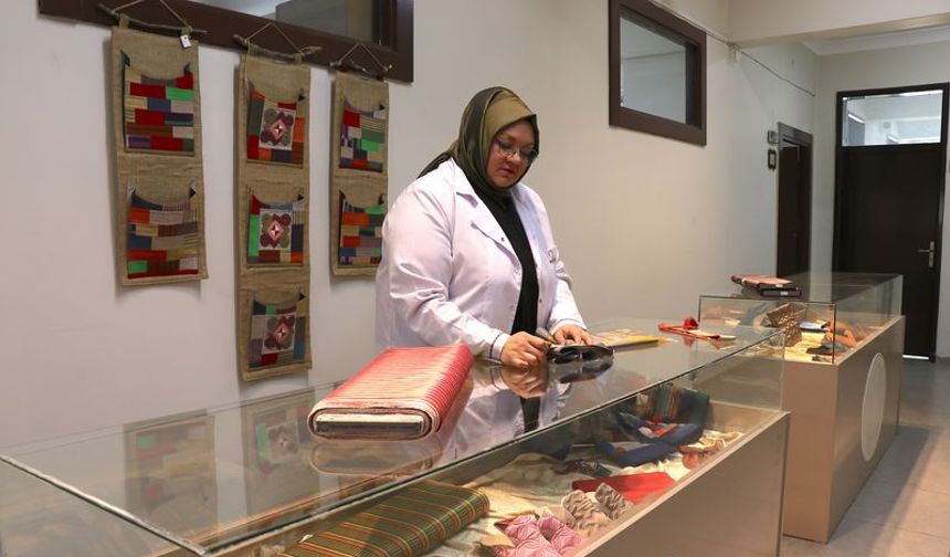 Geleneksel kutnu kumaşı atık gıdalarla hayat buluyor