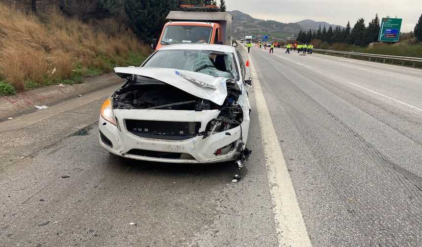 TAG Otoyolu’nda feci kaza: Temizlik yapan işçilere otomobil çarptı