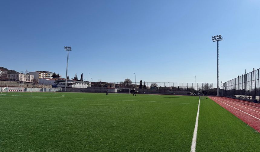 Vali Çeber duyurdu: Oğuzeli’nde spor tesisleri yenilendi