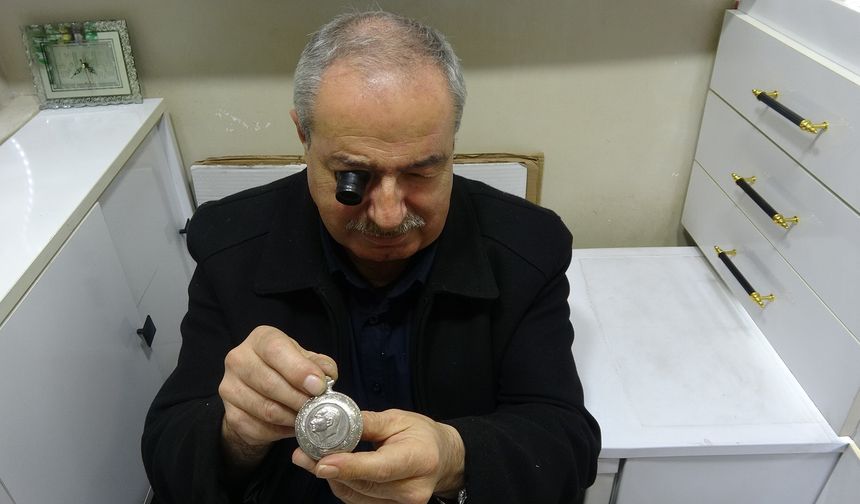 Zabıta mesleğini bıraktı saat ustası oldu