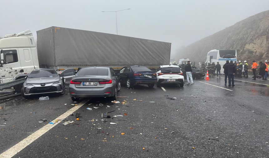 Zincirleme kazada ağır yaralanan hemşire kurtarılamadı