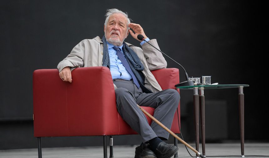 Ünlü Tarihçi Yazar Hayatını Kaybetti