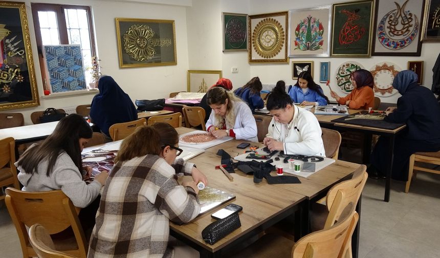 Gaziantep’te kadın kursiyerler filografiyle hayallerini işliyor