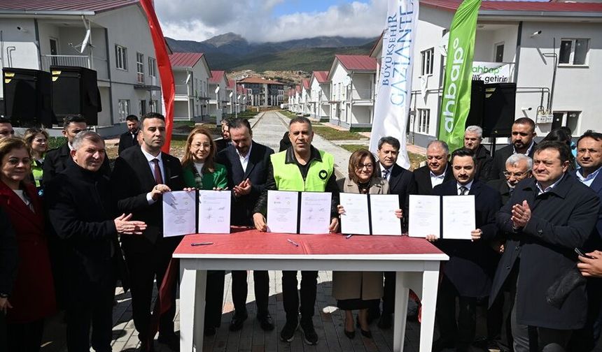 Ahbap Derneği’nin konutları teslim edildi