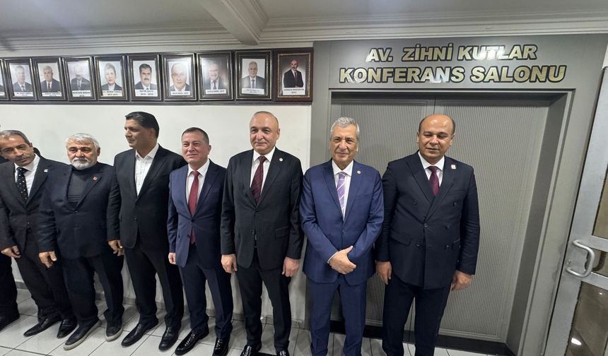 CHP'de kalabalık bayramlaşma