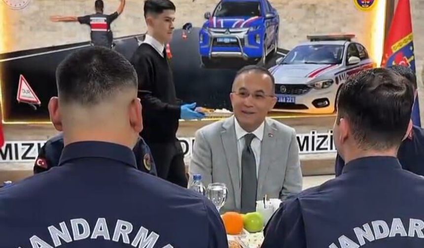 Vali Çeber, Jandarma personeliyle iftarda buluştu