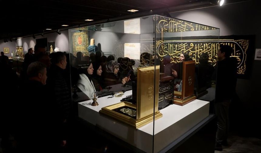 Gaziantep’te Mukaddes Emanetler Sergisi Yoğun İlgi Gördü