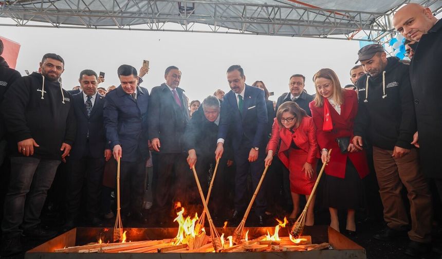 Gaziantep'te Nevruz ateşi, kardeşlik mesajlarıyla yakıldı
