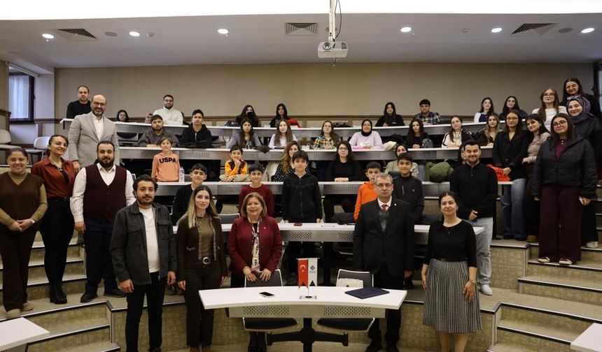 HKÜ’de Çanakkale ve İstiklal Marşı’nın milli ruhu anlatıldı