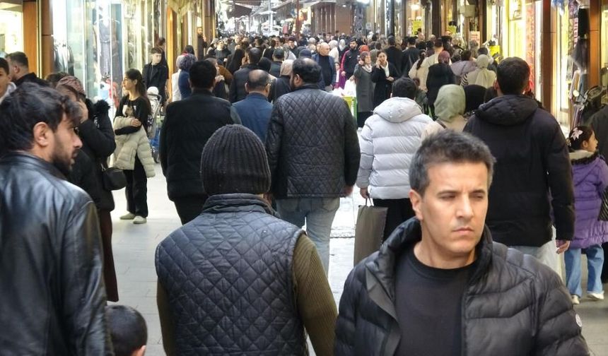 Gaziantep’te Bayram telaşı iş yerleri dolup taşıyor