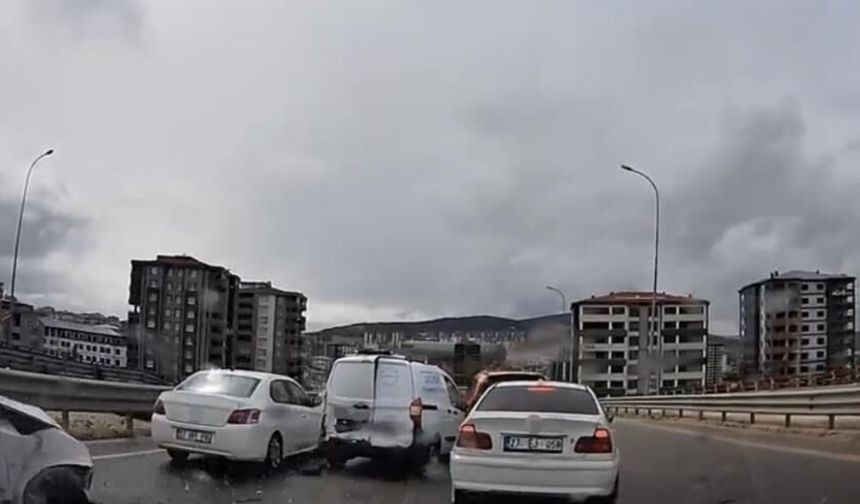 Gaziantep’te zincirleme kaza kameralara yansıdı