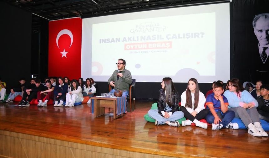 Oytun Erbaş Gaziantep’te beyin sırlarını anlattı