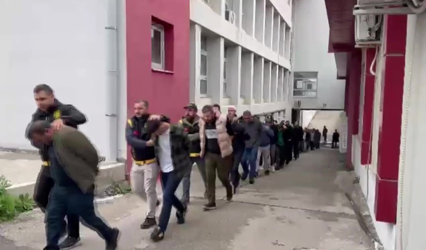 Ağır hasarlı araçları değiştiren çeteye dev operasyon