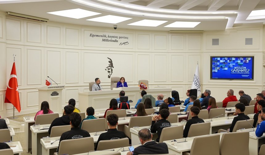 Fatma Şahin’den başarılı sporculara destek