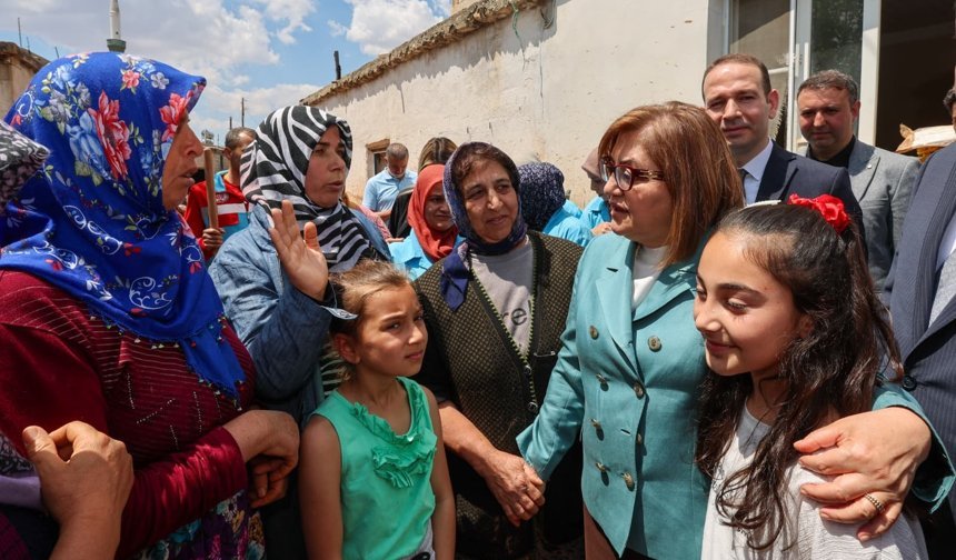 Fatma Şahin sel bölgelerinde incelemelerde bulundu