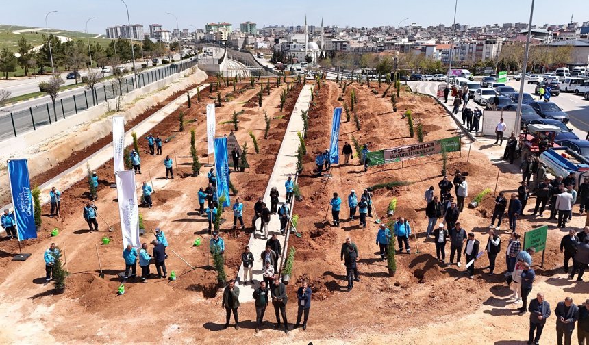 Gaziantep’te 23 Nisan’da fidanlar toprakla buluştu