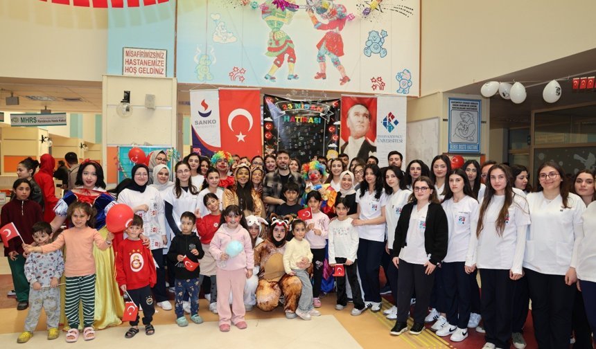 HKÜ öğrencilerinden miniklere anlamlı ziyaret