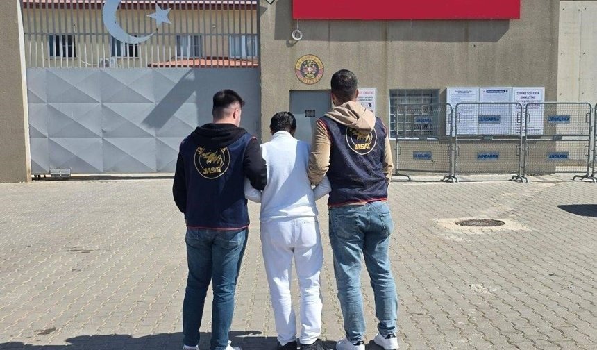 15 yıl aranan firari kıskıvrak yakalandı