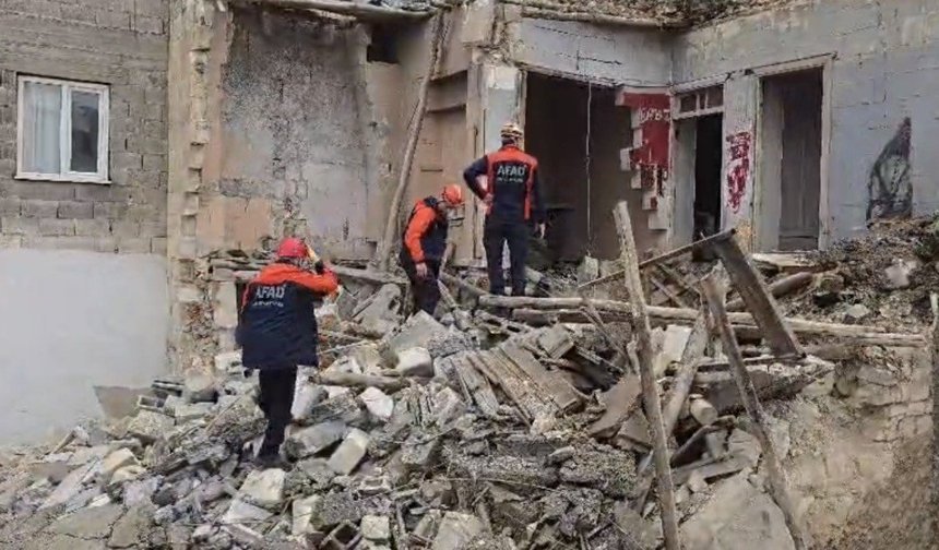 Gaziantep'te kerpiç bina çöktü: Yaralılar var...