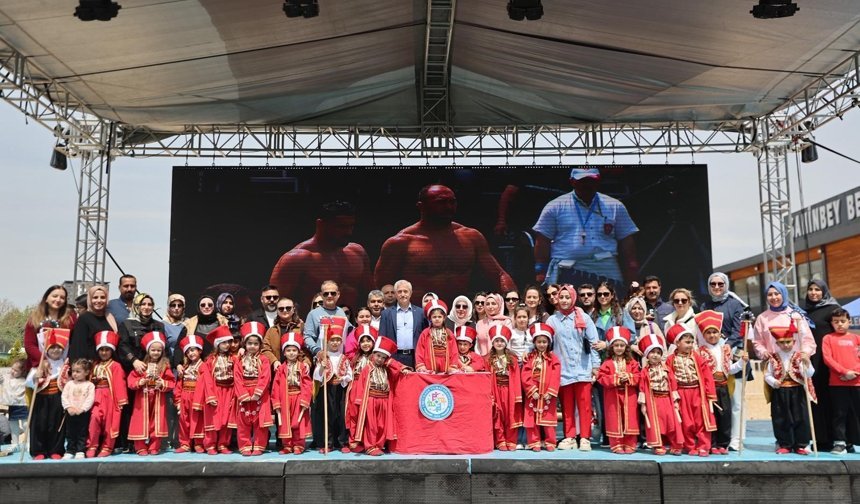 CHP’nin sırt döndüğü mehteran takımı güreş sahnesinde