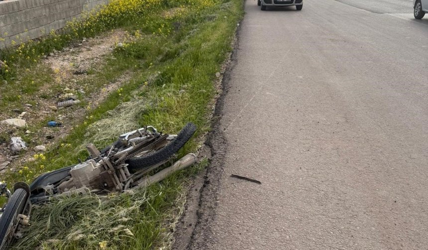 Gaziantep’te korkutan kaza: Motosiklet sürücüsü yola savruldu