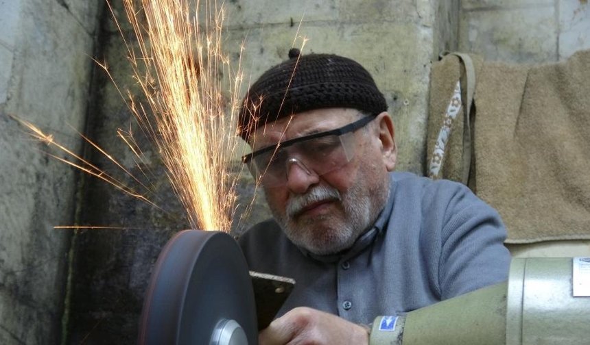 67 yıldır tezgâhının başında işini severek yapıyor