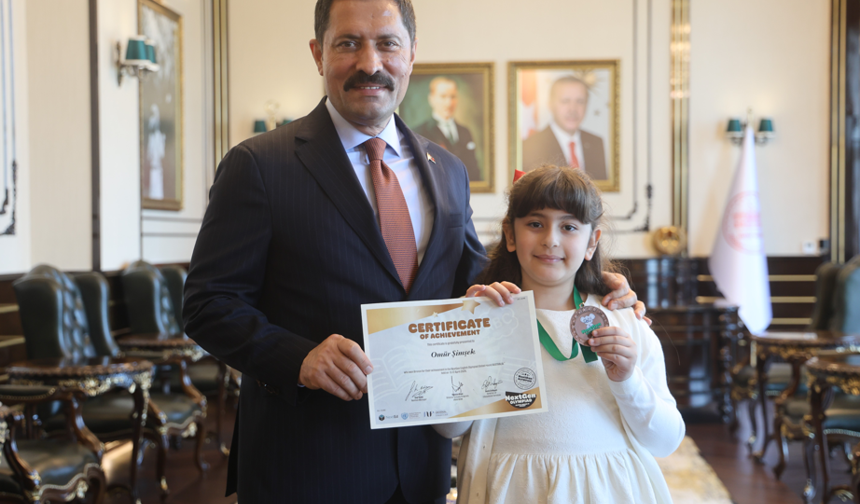 Şehit kızı Valiye duygusal anlar yaşattı